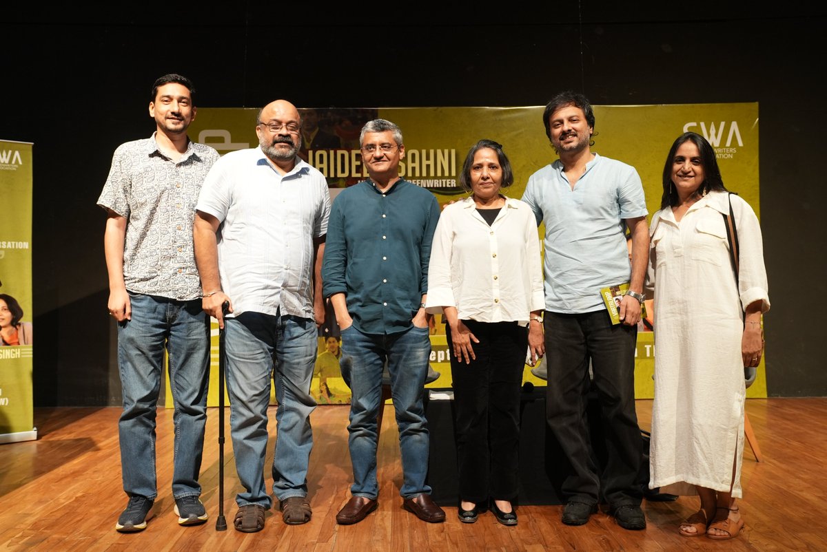swaindiaorg's tweet photo. We discussed the stories behind the films.
We discussed the stories behind the lyrics.
And then, the stories that only Jaideep Sahni could tell.

Glimpses from an unforgettable evening at SWA Vartalaap.

#JaideepSahni #SWAVartalaap #ScreenwritersAssociation #Screenwriting https://t.co/vSHQOwzThN