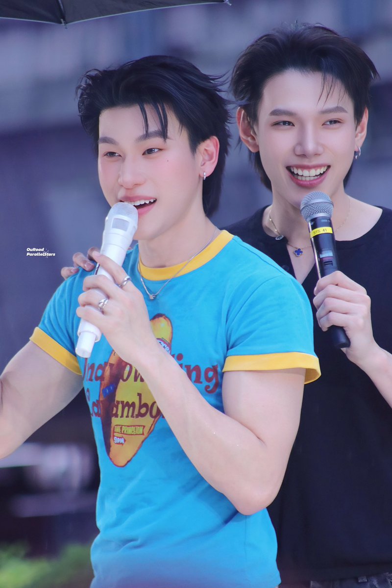 OR_ParallelStar's tweet photo. Blue flower &amp; Blue meow 💙🖤
@oueiija @TOTOGABACK 

OFFROAD BUSKING
#ออฟโรดไม่รู้จักชื่อดอกไม้BUSKING
#ต้าห์อู๋ออฟโรด #DaouOffroad https://t.co/tgOoj5asLL