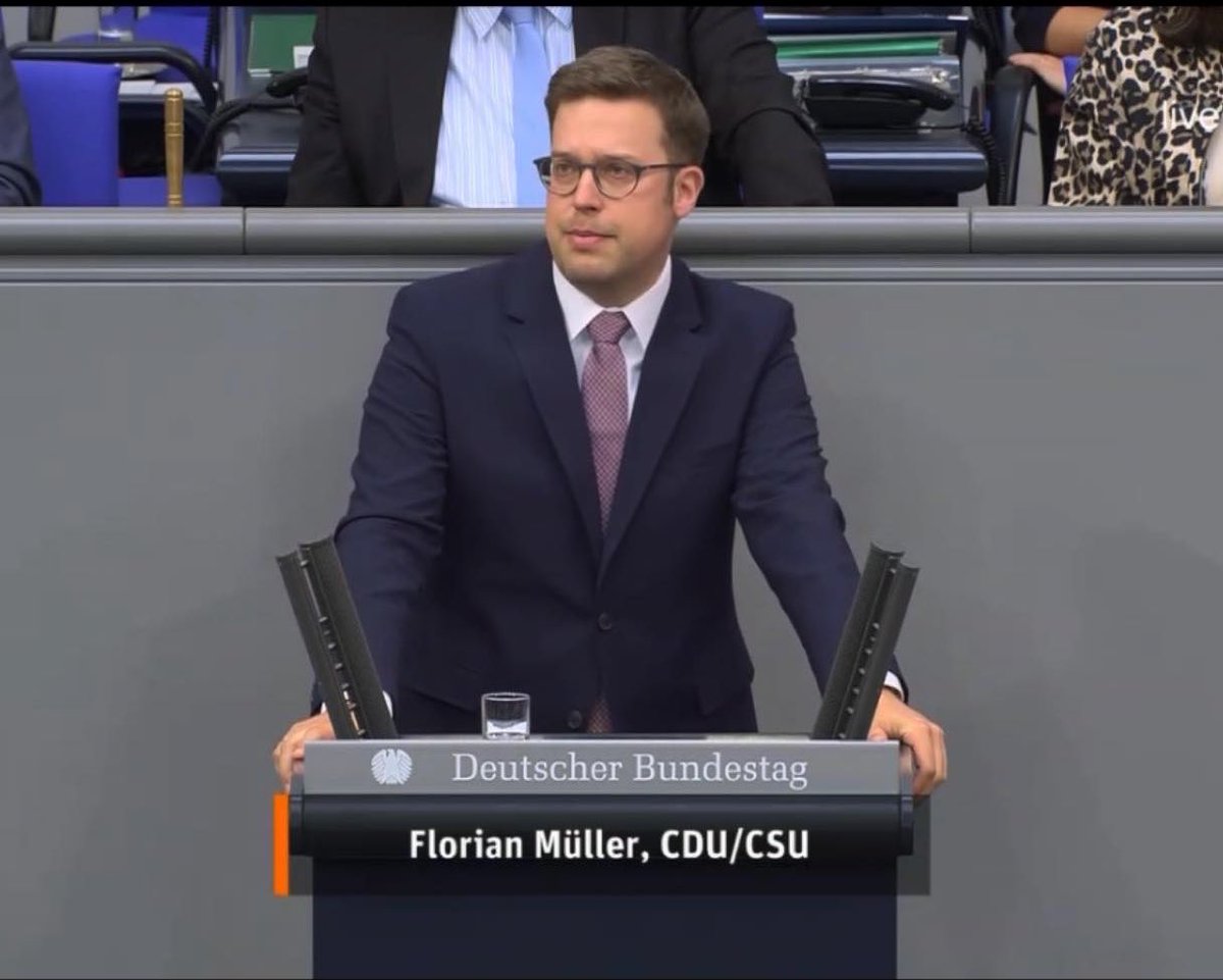 cducsubt's tweet photo. „Die Leute sind super ausgebildet, sie sind fleißig und sie erwirtschaften schon heute unseren #Wohlstand. Und deshalb investieren wir wie noch nie zuvor in Schlüsseltechnologien und in #Raumfahrt. Denn wir wollen, dass dieses Land auch künftig ein #Industriestandort ist mit gut bezahlten #Arbeitsplätzen – und dafür kämpft diese #Koalition ganz gemeinsam.“ @_FloMue #Haushalt