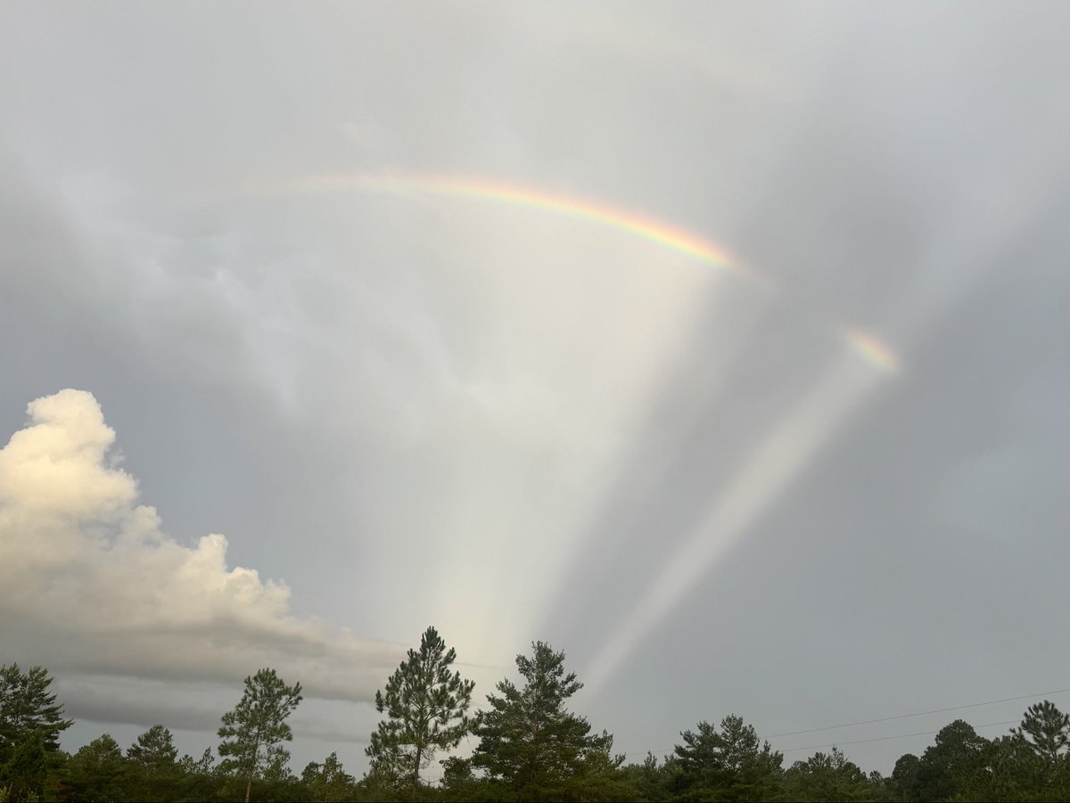 JenLovesTheSky's tweet photo. Rainbow with anti-crepuscular rays in Freeport, FL. #FLwx @ChrisSmithPW @rzweather @spann @StormHour @ThePhotoHour @NWSTallahassee @NWSMobile https://t.co/JANwzQu6YY