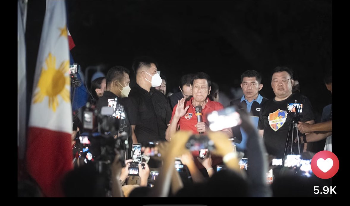 glacyforyou's tweet photo. Duterte - Daughterte 👊💚

Am trying my best to hold back my tears knowing how much these two have sacrificed for the people who put them there and for our country.

May they endure and may the people who love and support them still have the right to stand in the dark and hold up their phones without being told their love is a crime.​​​​​​​​​​​​​​​​​​​​​​​​​​​​​​​​​​​​​​​​​​​​​​​​​​

Padayon! 
Tindog, VP @indaysara!

#PilipinasDutertePaRin
#DuterteForever
#DuterteLegacy
#MarcosResign