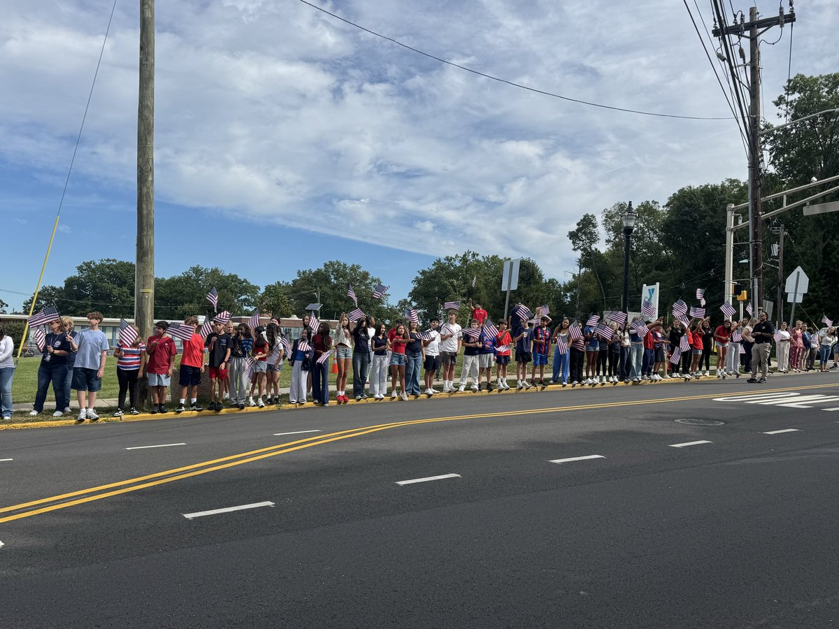 ColoniaMiddle's tweet photo. Today Mr. Short and some of our students gathered along the streets of Woodbridge Township today to watch and honor the community’s Remembrance Walk. ❤️🤍💙 https://t.co/Q5lqse8g0Z