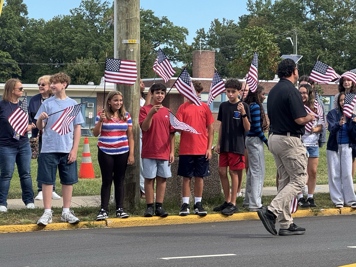 ColoniaMiddle's tweet photo. Today Mr. Short and some of our students gathered along the streets of Woodbridge Township today to watch and honor the community’s Remembrance Walk. ❤️🤍💙 https://t.co/Q5lqse8g0Z