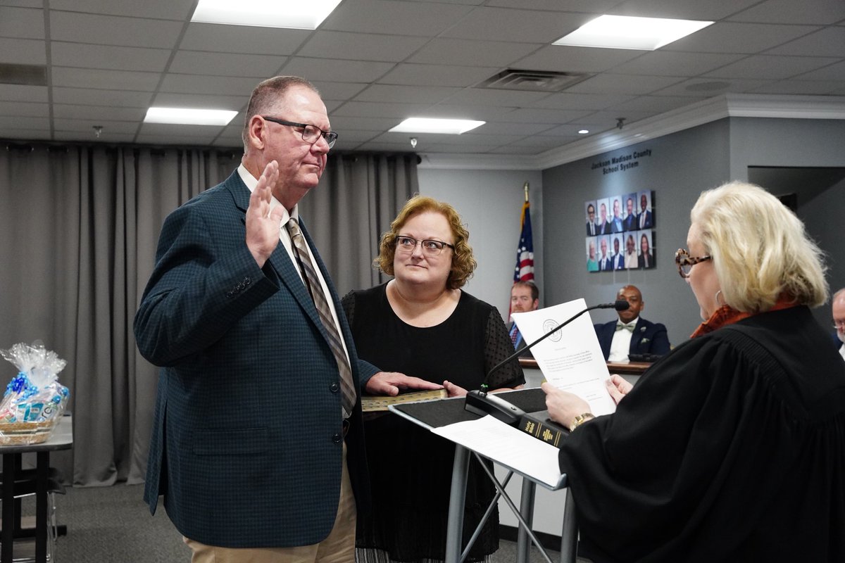 suptking's tweet photo. A proud moment as we swear in our Board Members for another term of service! 🇺🇸 We’re grateful to our community for recognizing the value of stability and continuity in Board governance. Strong, consistent leadership is key to accelerating student achievement. We look forward to continuing this important work together! 👏