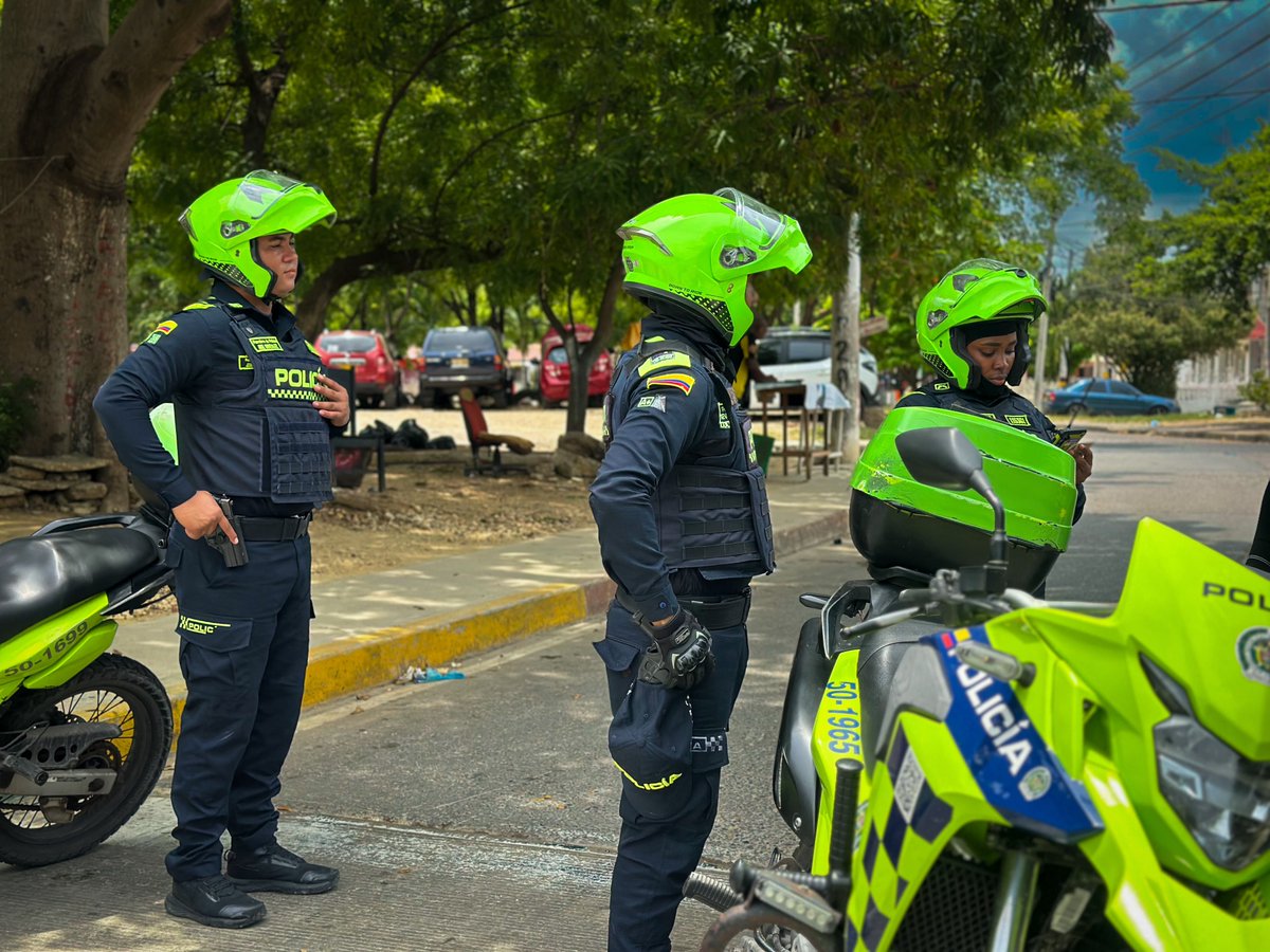 PoliciaCtagena's tweet photo. 🚔 #NoParamos | En las calles de Cartagena, nuestros uniformados mantienen las acciones de prevención y control para anticiparnos al delito y proteger a la ciudadanía.
#CartagenaSegura
#DiosYPatria https://t.co/xfEjR9JAq0