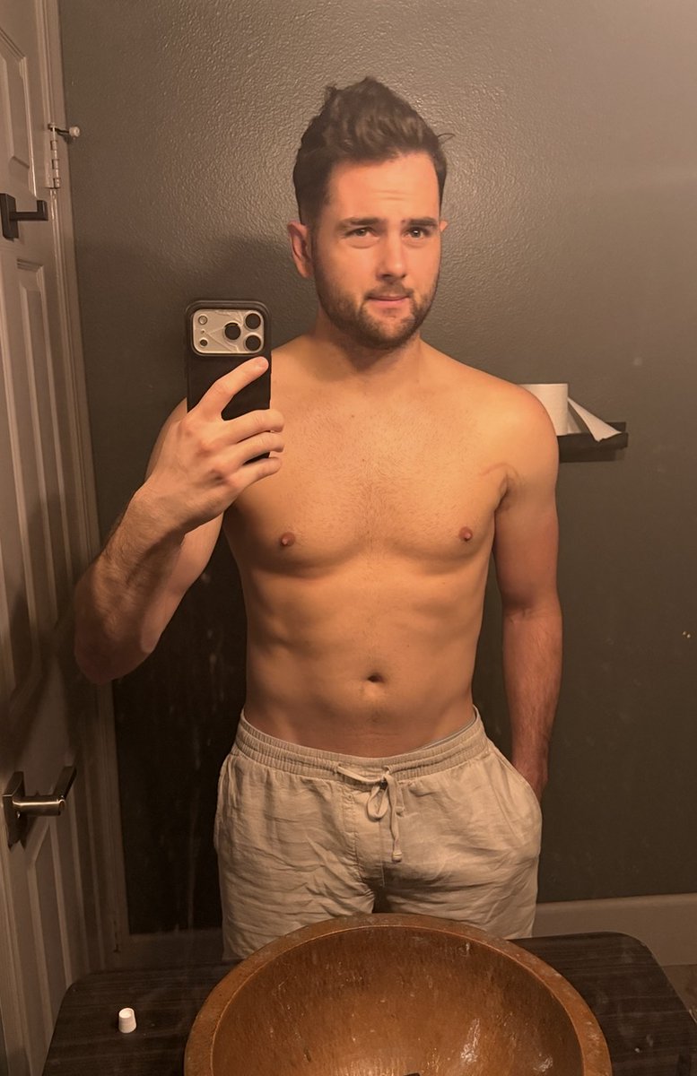 softmanleg's tweet photo. I’m single btw https://t.co/v6aKZaYapz