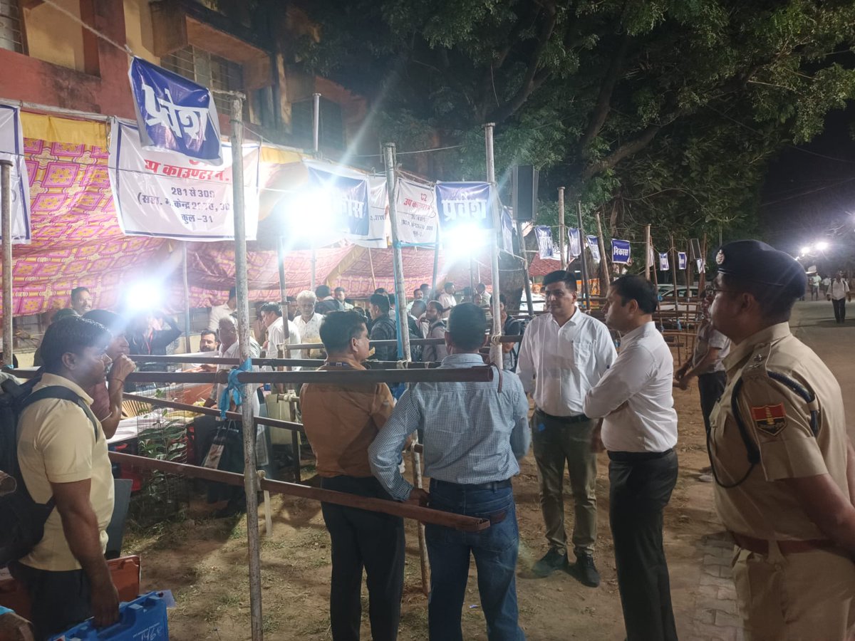 Dmajmer's tweet photo. #अजमेर
नगरीय निकाय आम चुनाव-2026

जिला निर्वाचन ��धिकारी ने राजकीय पॉलिटेक्निक कॉलेज में देखी व्यवस्थाएं, जिला पुलिस अधीक्षक श्री हर्ष वर्धन भी रहे साथ

मतदान सामग्री संग्रहण स्थल, स्ट्रांग रूम एवं मतगणना कक्षों का किया निरीक्षण
@DIPRRajasthan @ceorajasthan @deoajmer @AjmerpoliceR https://t.co/jd4US0LcZY