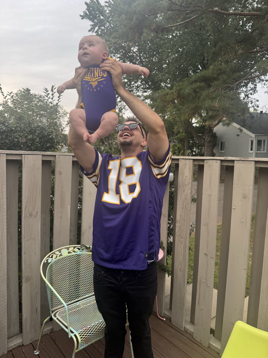 moonofpluto1's tweet photo. @rodgers_isaiah Me and my guy do https://t.co/Rme6IwnF30
