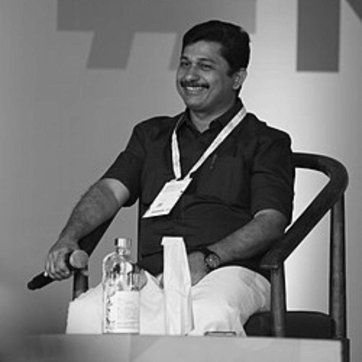 SNellay's tweet photo. മരണം ആരെയും പരിശുദ്ധനാക്കുന്നില്ല എന്ന് പറഞ്ഞ് ഉമ്മൻചാണ്ടിയെയും പി ടി തോമസിനെയും മരണശേഷം അപമാനിക്കുകയും ചെയ്ത എം സ്വരാജ് കേരളത്തിലെ രാഷ്ട്രീയ സംസ്കാരം അയാളുടെ സ്വഭാവം പോലെ തന്നെ മലീമസമാക്കി എന്ന് പറയാതിരിക്കാൻ വയ്യ. https://t.co/t53EmTEdht