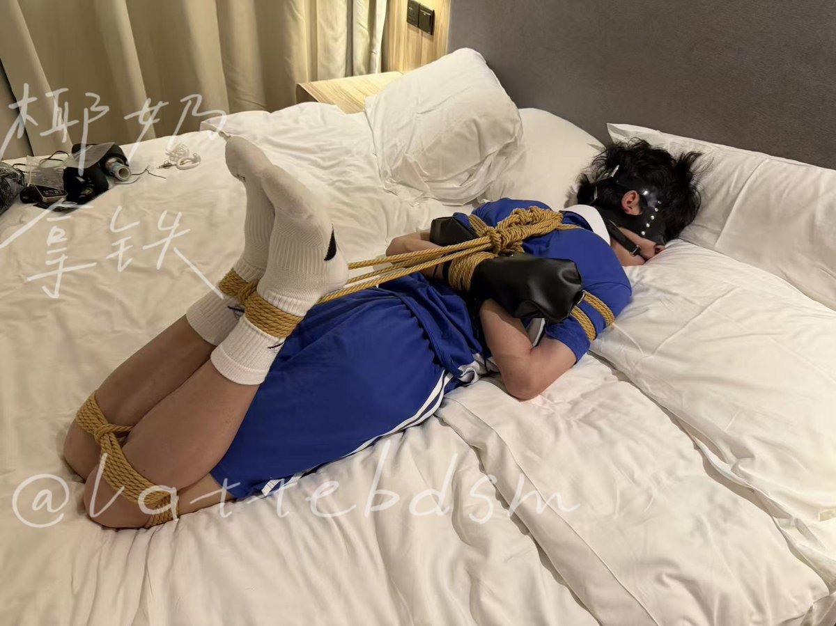 Lattebdsm's tweet photo. 逃课的校服男高被拐进酒店肆意玩弄...（🈶video）
#拘束衣 #捆绑 #bdsm #校服 #白袜 https://t.co/huSyA7mqKW
