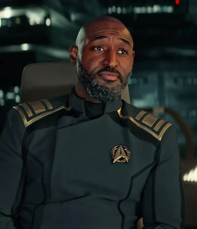 jondelarroz's tweet photo. Why is every admiral in Strange New Worlds black? https://t.co/6ZYgPvlVsx