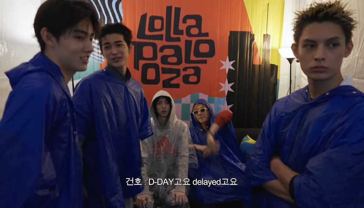 lookintodamira's tweet photo. gua sedih bgt dh… barusan lewat di fyp tiktok yang vlog lollapaloza kemaren pas delay tampil karna ujan kan mereka pake raincoat ya, yg lain pake raincoat yg tebel sedangkan jju pake yg plastik🙃 setelah screentime ga sampe semenit trs ini hit?💔

#JUHOON https://t.co/IuIXlBpFqn