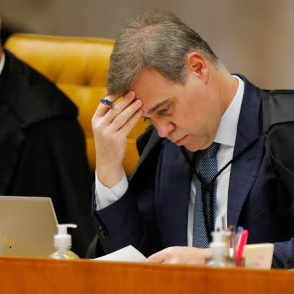 mspbra's tweet photo. 🚨 MINISTROS DO STF SE AFASTAM DE MENDONÇA

Segundo O Globo, Alexandre de Moraes, Gilmar Mendes e Flávio Dino teriam se afastado de André Mendonça após a crise envolvendo as mensagens de Daniel Vorcaro.

Alguns ministros teriam até deixado de cumprimentá-lo. https://t.co/sA2ndZt9Fv