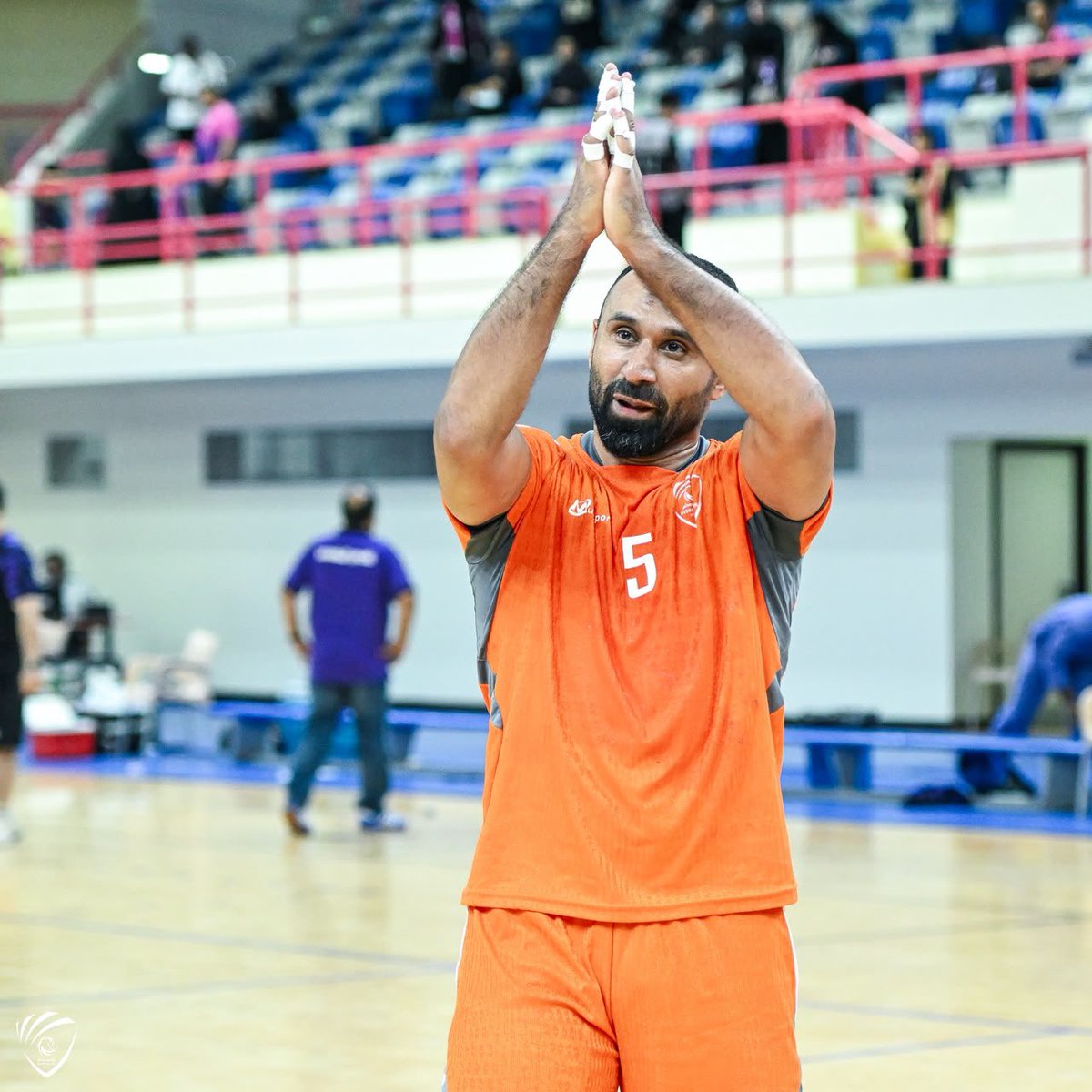 mudharclub's tweet photo. اذا لعب الأملح فـخبروني 🤩🧡 https://t.co/Nbd05qzose