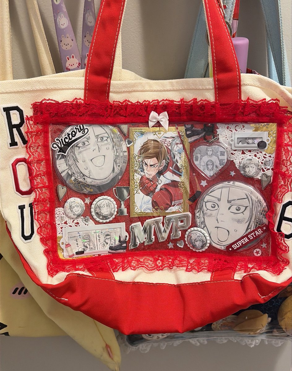 shuicxi's tweet photo. @GenBrois SO CUTEE OMGGG I’ve never seen another dogsred bag… here’s mine :3 https://t.co/FTz1UXb1RO