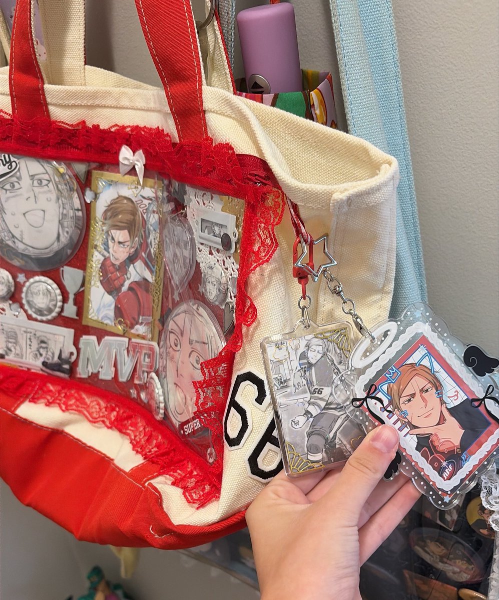 shuicxi's tweet photo. @GenBrois SO CUTEE OMGGG I’ve never seen another dogsred bag… here’s mine :3 https://t.co/FTz1UXb1RO