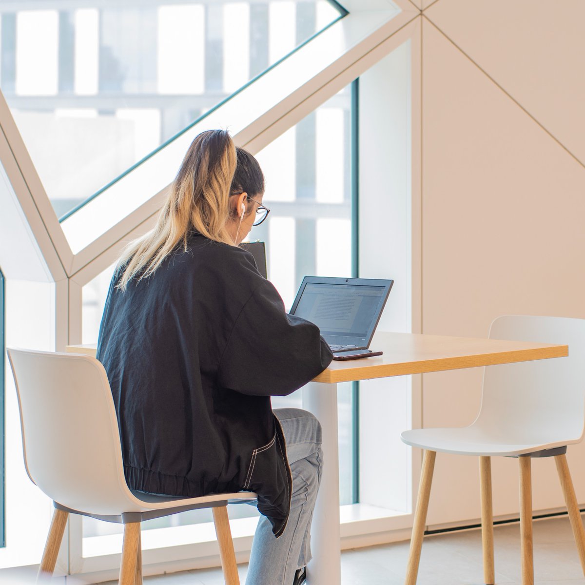 calgarylibrary's tweet photo. Need a place to connect? Your Library card gives you free access to Wi-Fi at Library locations across the city — perfect for studying, working, or staying connected on the go. Get started at: https://t.co/GEEzpHHn3s
#CalgaryLibrary https://t.co/1Bu7L3VyMH