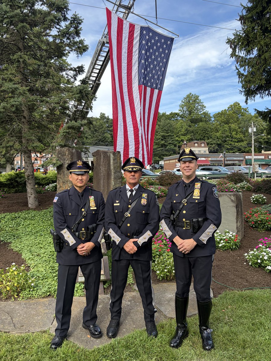 DemarestPd's tweet photo. 25 years later, we remember September 11 and the lives lost, families changed, and heroes who answered the call.

We honor the first responders and service members who made the ultimate sacrifice, and those who later lost their lives to 9/11-related illnesses.

Never forget. https://t.co/MzVlfXAD4E