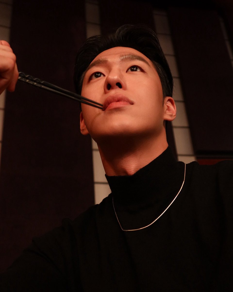 dewmonst's tweet photo. '⠀퓬⠀'⠀⠀𝖥𝗋𝗂𝖾𝗇𝖽𝗌 ⠀⠀𝗋𝖾𝗊𝗎𝖾𝗌𝗍  ⠀——

Name: Shin Do-yun 
Height: 1,95.
Zodiac sign: Escorpião.
Age: 36.
Fav colour: Preto.

(+) R&amp;B, cigarros, vinho, livros.

⠀ ₍ ♥︎ ₎ ⠀for ⠀dm. https://t.co/elTTdukeaG