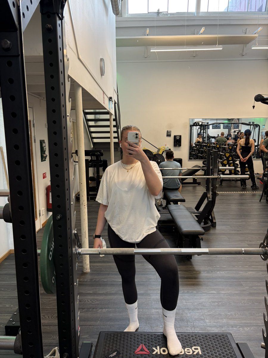 helloitspuff's tweet photo. SHE BACK
Been crushing this week with workouts! Full force into training legs again as my knees been recovering very well 🙏🏼 https://t.co/z4AFiGKFm0