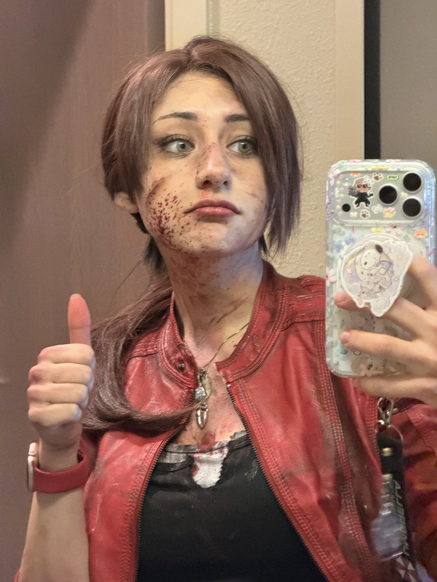 MimiDoesCosplay's tweet photo. Anyone order a Claire?

#ColossalConEast #REBHFun https://t.co/LgF9g0OJ7o