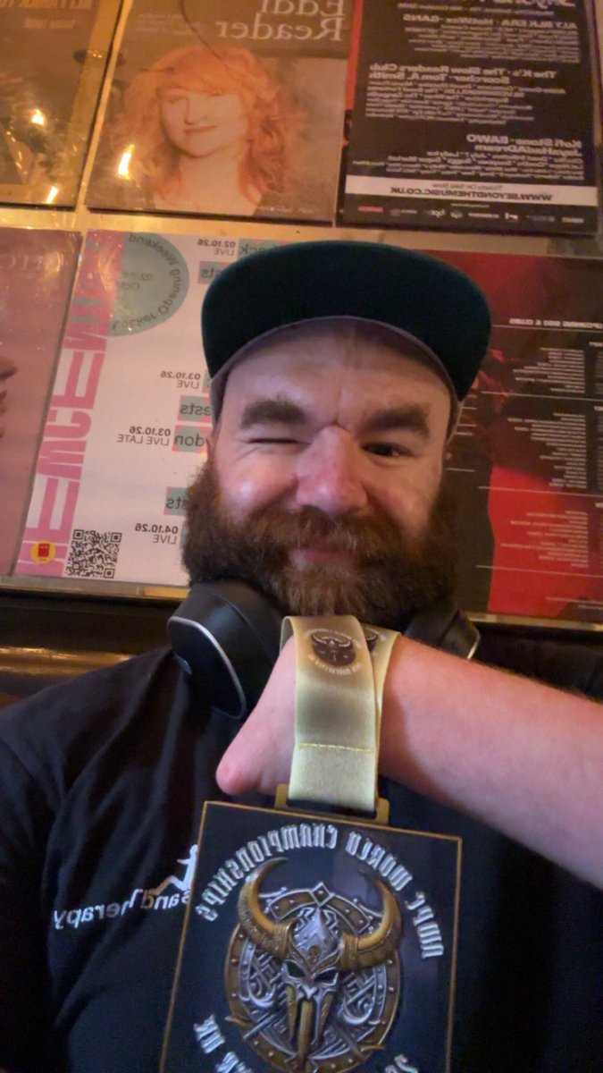 AFootShorter's tweet photo. And your NEW AWPC adaptive under 90kg powerlifting championnnn of the WWWWOOOOOORRRRRLLLLLDDDDDD… errrr, me! https://t.co/vvz3cmC8TG