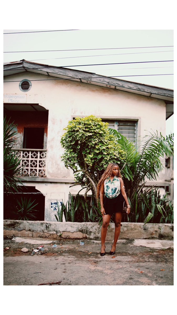 waleadebisip's tweet photo. 6:39pm in Ibadan with my friend Naomi 🌻 https://t.co/wGnspqsIWr