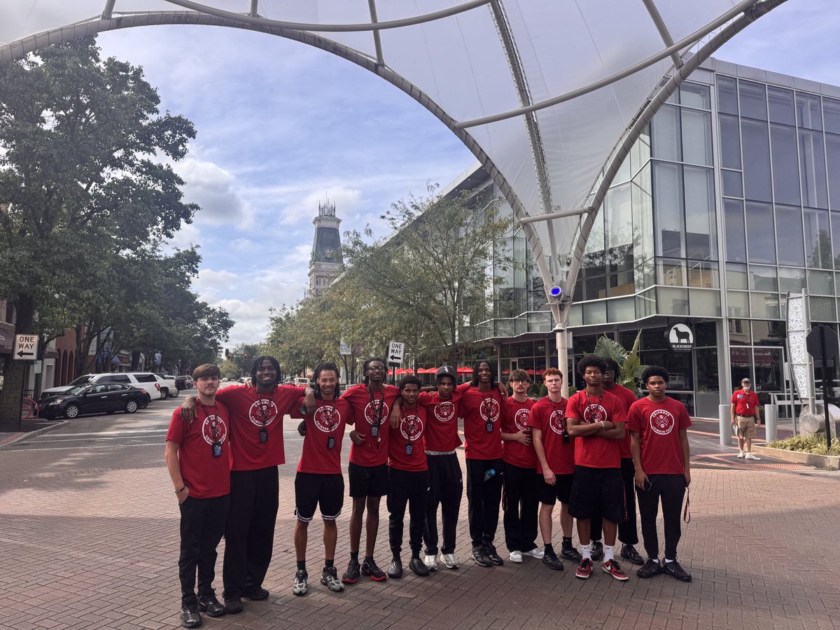 IUColumbusMBB's tweet photo. A great day continues! Grateful to participate in a Columbus Walking Tour as a team. So much to learn, in such a beautiful community that LOVES basketball!  Columbus’ Team! https://t.co/wE6c1pYFos