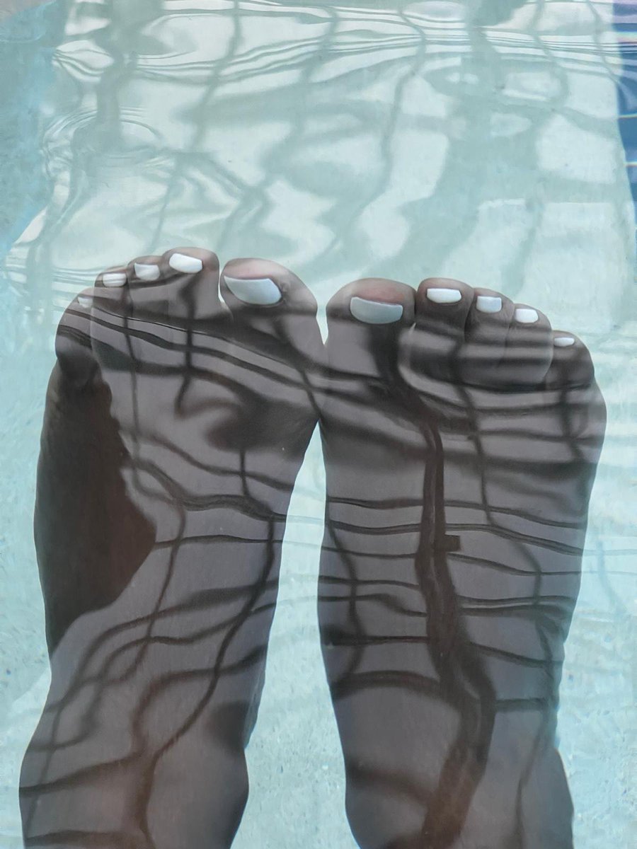 GoddessAmour01's tweet photo. Dipped in the pool. Just the feet or should I show you the rest? #footfetısh https://t.co/6RgpdgFX35