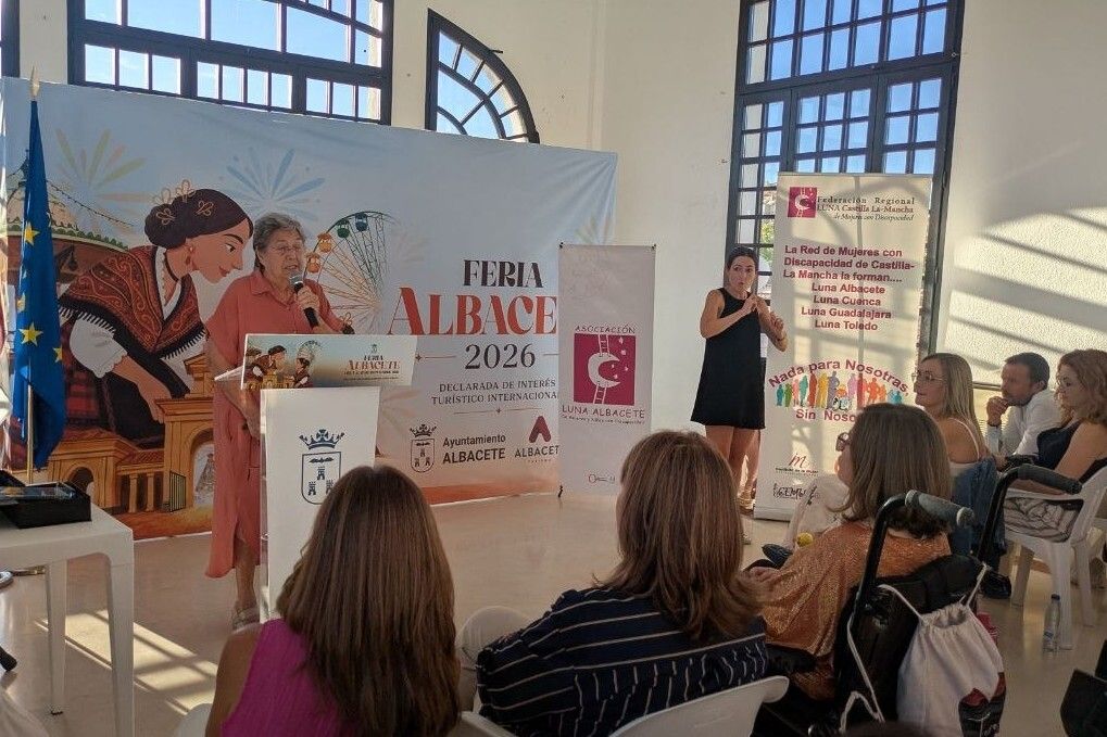 podemosalbacete's tweet photo. Celia Sevillano y Esther Huertas asistían ayer a los Premios de la Asociación Luna en los actos encuadrados en el #DíaDeLaDiscapacidad de la #FeriadeAlbacete.

Estos reconocimientos buscan destacar las trayectorias y el compromiso con la inclusión social y la igualdad. https://t.co/qEXMxTZRyV