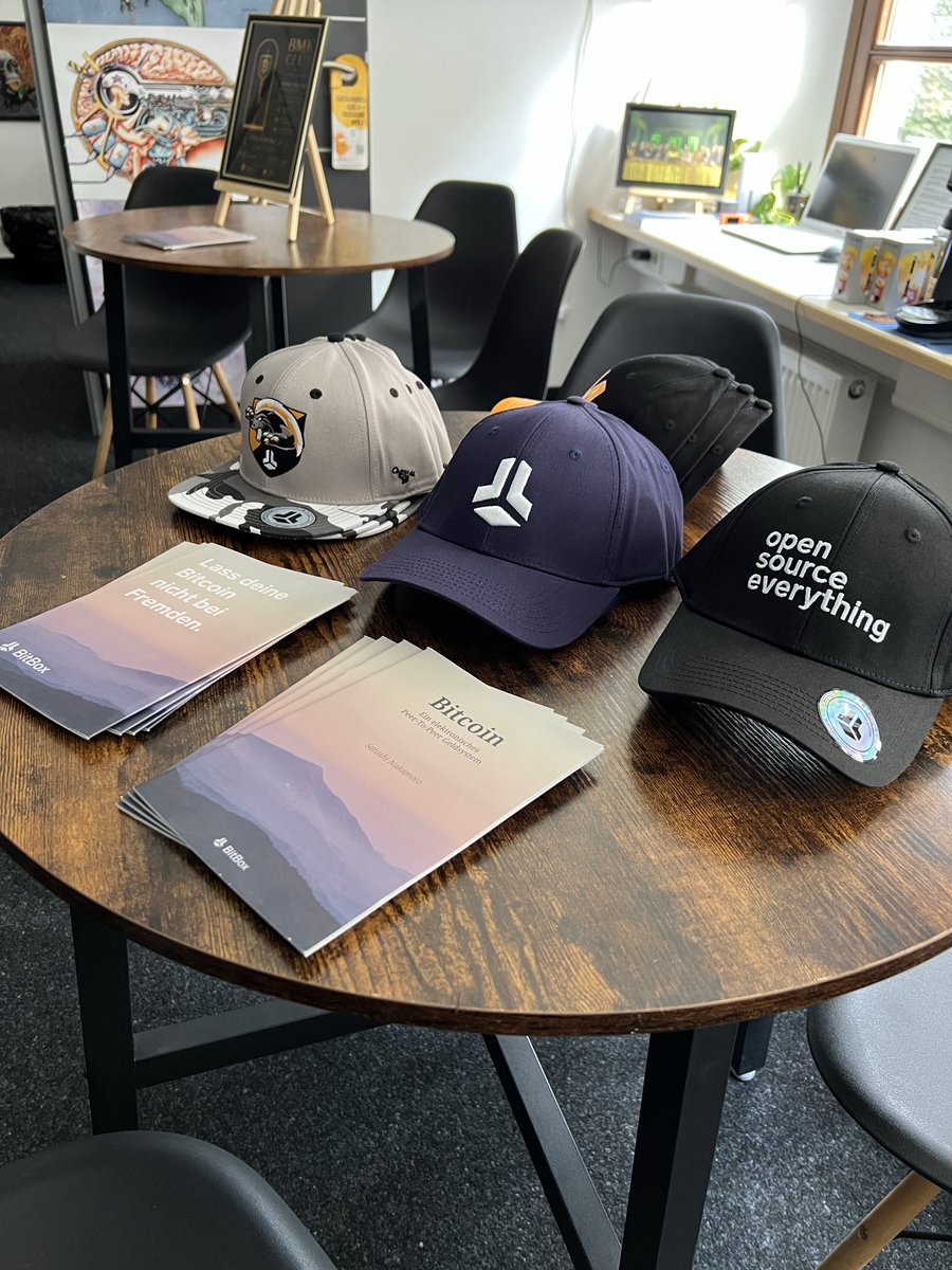 mx12art's tweet photo. 🧡 Danke an #BitBox @BitBoxSwiss für die Unterstützung beim heutigen Meetup in der Bitcoin Metropole #Kempten @btcmetropole
BitBox hat uns Merchandise gespendet und jeder beim Meetup kann sich etwas mitnehmen, 🧢 Cap, 👕 T-Shirt oder 📌 Pin.
#bitcoinhub https://t.co/cBzwUmMXU8