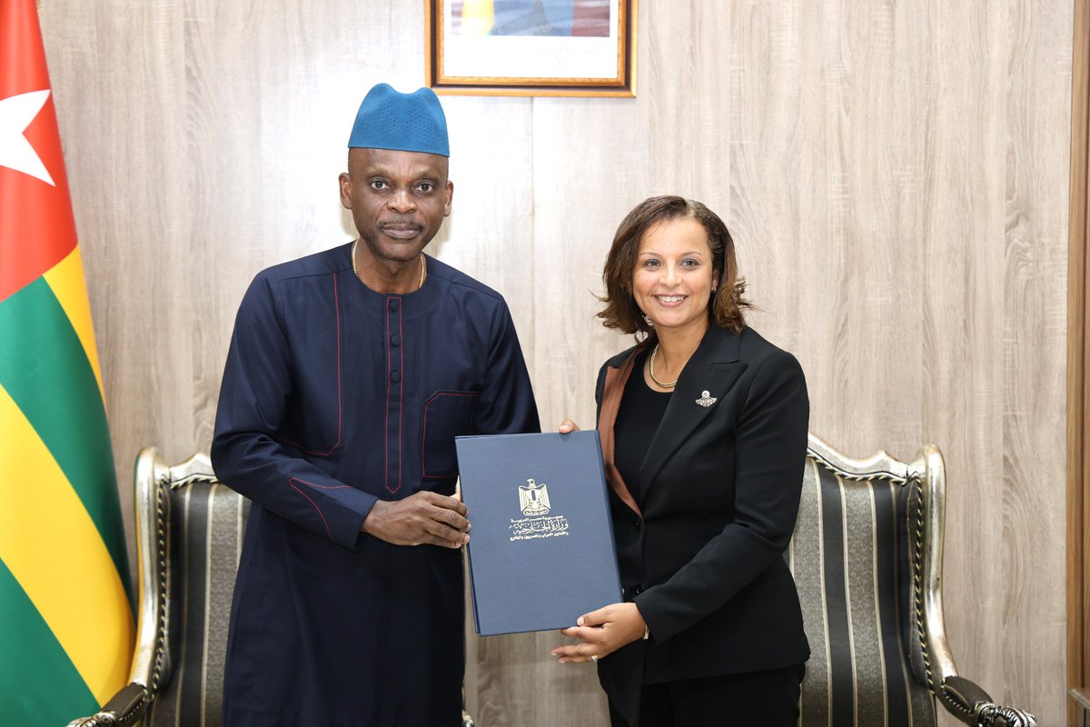 Maeciate's tweet photo. @rdussey a reçu ce jour les copies figurées des lettres de créance du nouvel ambassadeur désigné d'Égypte au Togo, S.E.Mme Shahinaz Abuseri. Un moment fort qui réaffirme l'excellence des relations diplomatiques entre Lomé et Le Caire. 
#Diplomatie #Togo #Égypte #Coopération https://t.co/FgJ6vQwEb5