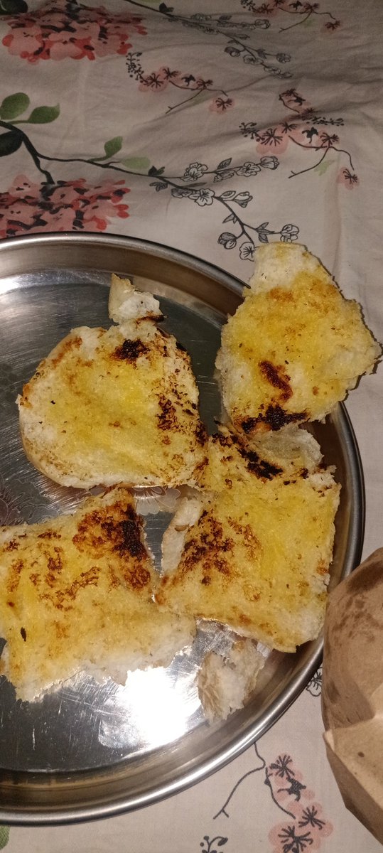 soniagoyalverj's tweet photo. @Swiggy @SwiggyCares 
Order id -248111536169293
Recently ordered pav bhaji and Rasmalai 
Pav bhaji got the burn food it's to burn unable to have 
And Rasmalai in this I have received ice cream wrong item received https://t.co/vjSY6YMKka