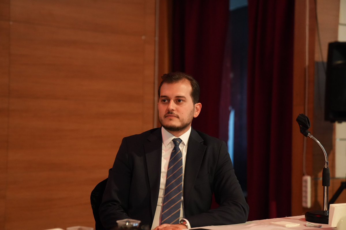 FatihAydemir45's tweet photo. 📍 81 İl Üniversiteler Başkanları Toplantısı

Yeni akademik dönemin yol haritasını, hedeflerimizi ve “Kampüse Hoş Geldin” çalışmalarımızı birlikte değerlendirdik.

Türkiye’nin dört bir yanında genç arkadaşlarımızı kampüslerde ve yurtlarda karşılamaya, üniversite hayatlarının her anında yanlarında olmaya hazırız.

Üniversite yolculuğunda ilk durak ÜNİAK olsun. 🚀

@avyusufibis 

#İlkDurakÜNİAK