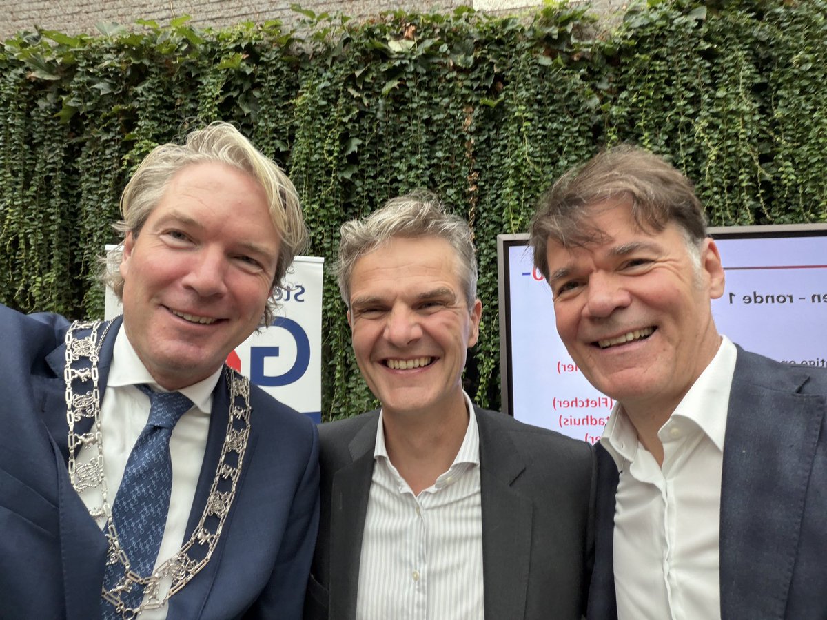 foortvanoosten's tweet photo. Twee dagen de G40 op bezoek in #Leeuwarden #Ljouwert! Aan collega’s van 40 (middel)grote gemeenten uit heel het land hebben we onze ambities, uitdagingen en trotse projecten getoond. Dank voor jullie komst en complimenten voor de toporganisatie! 👏 #G40 #samenwerken #leren https://t.co/tIpJ4zuOMr