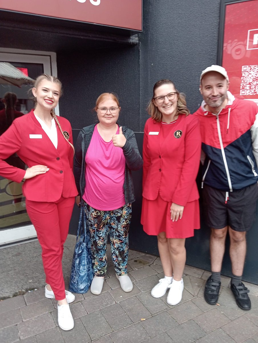 Shane1988David's tweet photo. Me and My friend allegra with butlins redcoats at bognor regis  was Had absolutely great  time there  🙂😊 @Butlins #butlins https://t.co/gwO7JjWpak