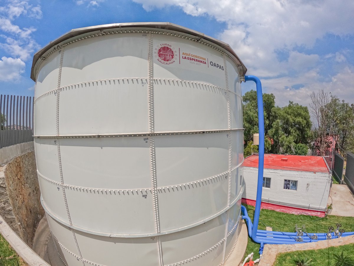 isaacsolar's tweet photo. En #CiudadBrisa dejamos una nueva #HuellaDeLaTransformación con la sustitución del Tanque de Agua Potable #Chiluca, una obra que atiende un rezago de décadas y fortalece nuestra infraestructura hidráulica para mejorar el almacenamiento, la distribución y la calidad del agua que llega a los hogares. 💧
A través del #OAPASNaucalpan, construimos infraestructura moderna y duradera que beneficiará directamente a cerca de 8 mil habitantes de San Juan Totoltepec, Ciudad Brisa y Vista del Valle, Sección Electricistas.
#AquiGobiernaLaEsperanza #Naucalpan
