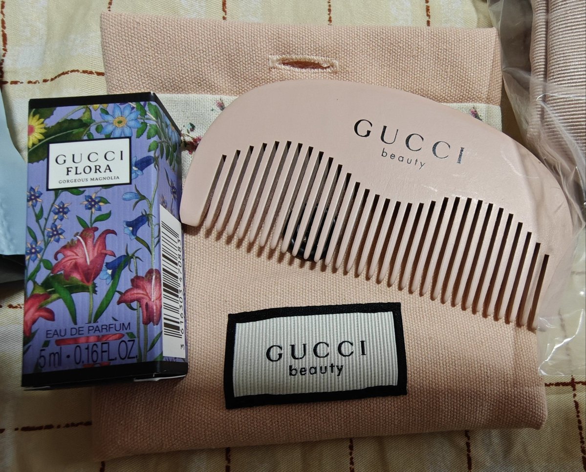 CanSahinwj0f's tweet photo. Just opened my long-awaited package from Seoul—got the limited-edition skincare set I’ve been eyeing for months!  Can’t wait to test it out tonight! https://t.co/xx1BujT3Cd