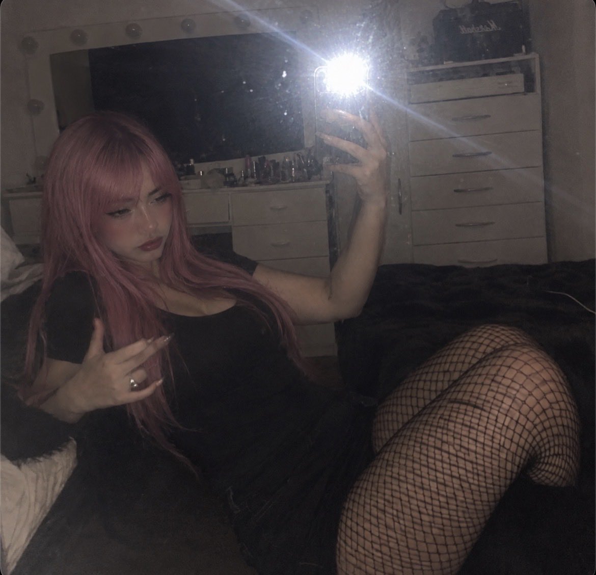 GoddessVickkii's tweet photo. If staring at me turns you on then be a real man &amp; send $100 https://t.co/Dl3tKci07y