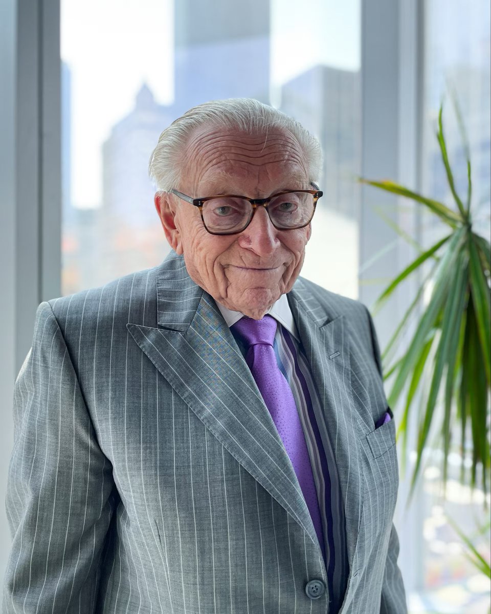 nature6735's tweet photo. @25YearsAgoLive Very interesting that Larry Silverstein didn't show up to work today. Lucky guy! https://t.co/9z4B12ExOl