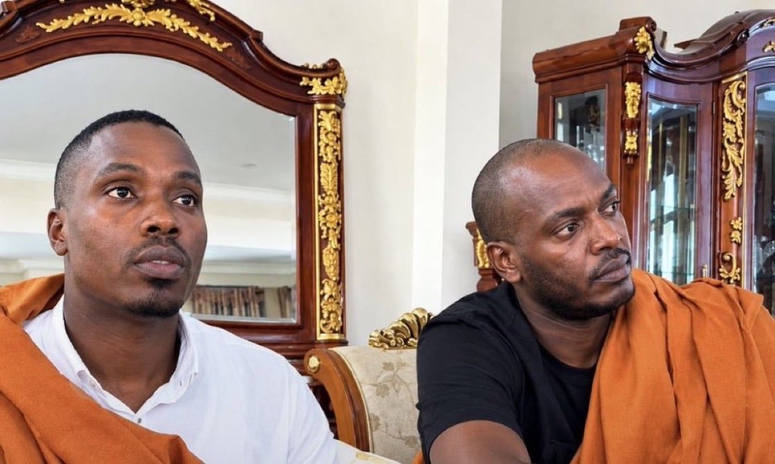 FredShaka's tweet photo. They chose to be his reliable, loyal brothers while he was still alive, and they have even stood by his side after his death; we all need friends like these two young men.🥺💪🏾🫡 https://t.co/hyCNCgP6ow
