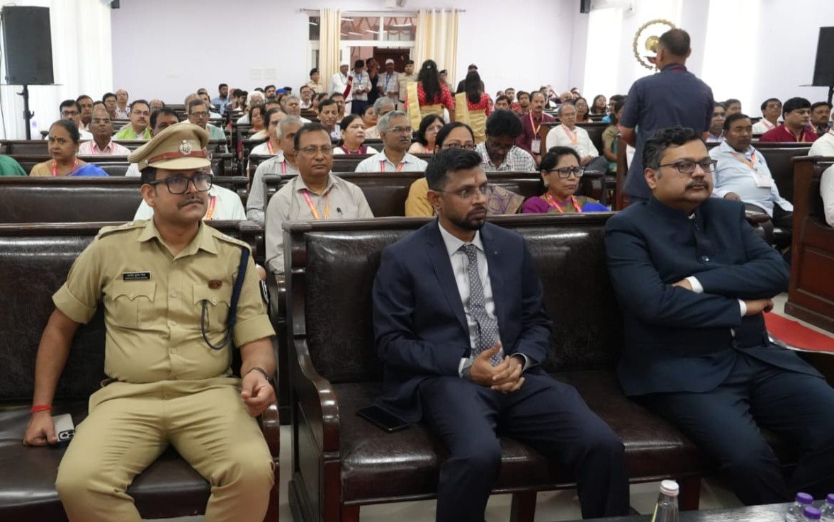 GovernorBihar's tweet photo. Addressing the gathering at Babasaheb Bhimrao Ambedkar University, Muzaffarpur, Hon’ble Governor Lt Gen Syed Ata Hasnain (Retd.) said Swami Vivekananda’s ideals of courage, self-confidence, service and harmony should inspire every student.
He emphasised that universities must foster openness, independence and transparency, with a strong focus on research and innovation. He also highlighted the ongoing efforts to bring about transformative changes in higher education across Bihar’s 17 universities.
@atahasnain53