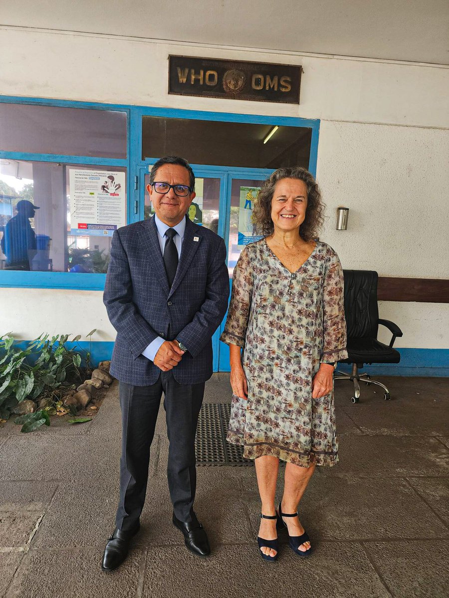 OMSRDCONGO's tweet photo. Échanger pour agir ensemble. À Kinshasa, la délégation d'@ifrc, conduite par @Xcastel &amp; @anne_anciiaWHO, explorent les voies d’une collaboration renforcée pour accroître l’engagement communautaire face à l’épidémie d’#Ebola &amp; contribuer à l'amélioration du système de santé de 🇨🇩. https://t.co/AbSYSMxtro
