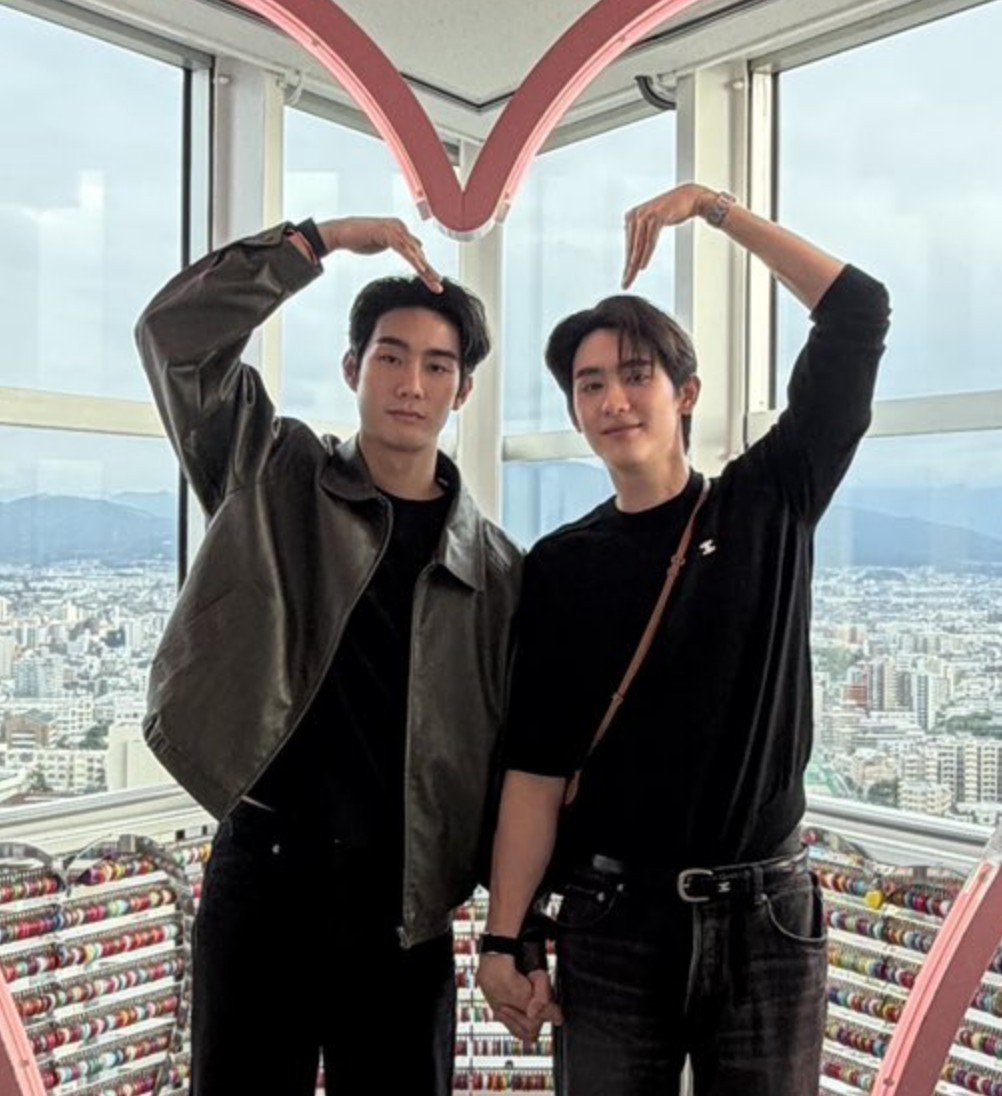 BrIgHtWiNFoReV6's tweet photo. 🍅 : คุณจับมือแบบนี้มันมีความหมายนะ

🦊 : ยังไง?

🍅 : มันเกินเพื่อนนะ

// ก็เกินเพื่อนมานานแล้วนี่เน้อะ 😌 https://t.co/B1KSxKfj2K