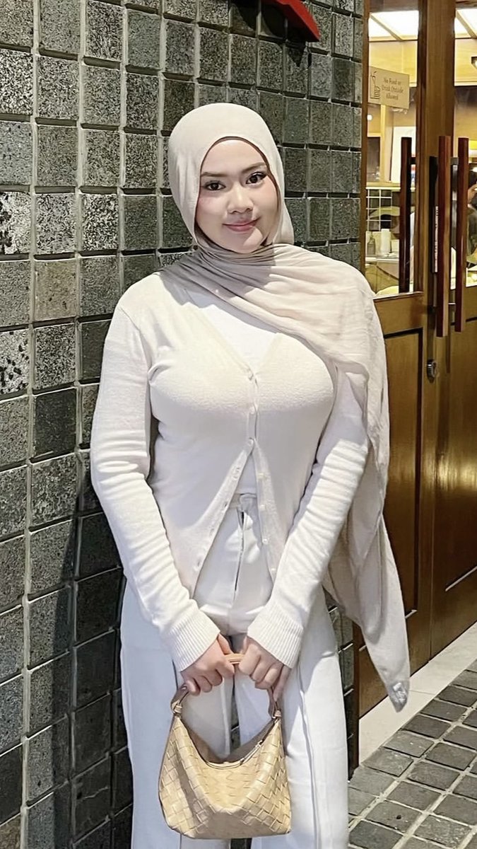 rubfaenak's tweet photo. Sender DM

dapet lonte hijab tobrut namanya Risya. Lonte betul bodynya, dientotin kasar enak nih, bawa ke hutan trus siksa smbil ewein smpe nangis2 minta ampun

#bacol #coli #lonte #crot #crotin #tobrut https://t.co/Q51ftwiblZ