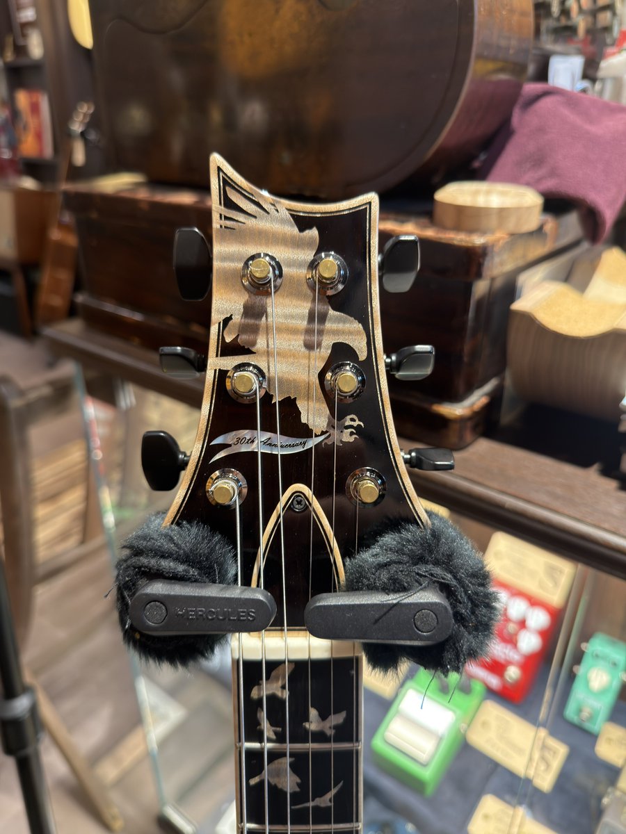 fatman1090's tweet photo. PRS Private Stock 30th Anniversary Birds of a Feather Hollowbody I Limited Edition 🦅🪶
@KSK913_smile がPrivate Stockデビューしました✨
Private Stock 誕生30周年記念モデル🎂
おめでとう🎉
#PRS
#PRSJAPAN
#PrivateStock
#PrivateStockFriday 
#TCI https://t.co/q8tL27psDd