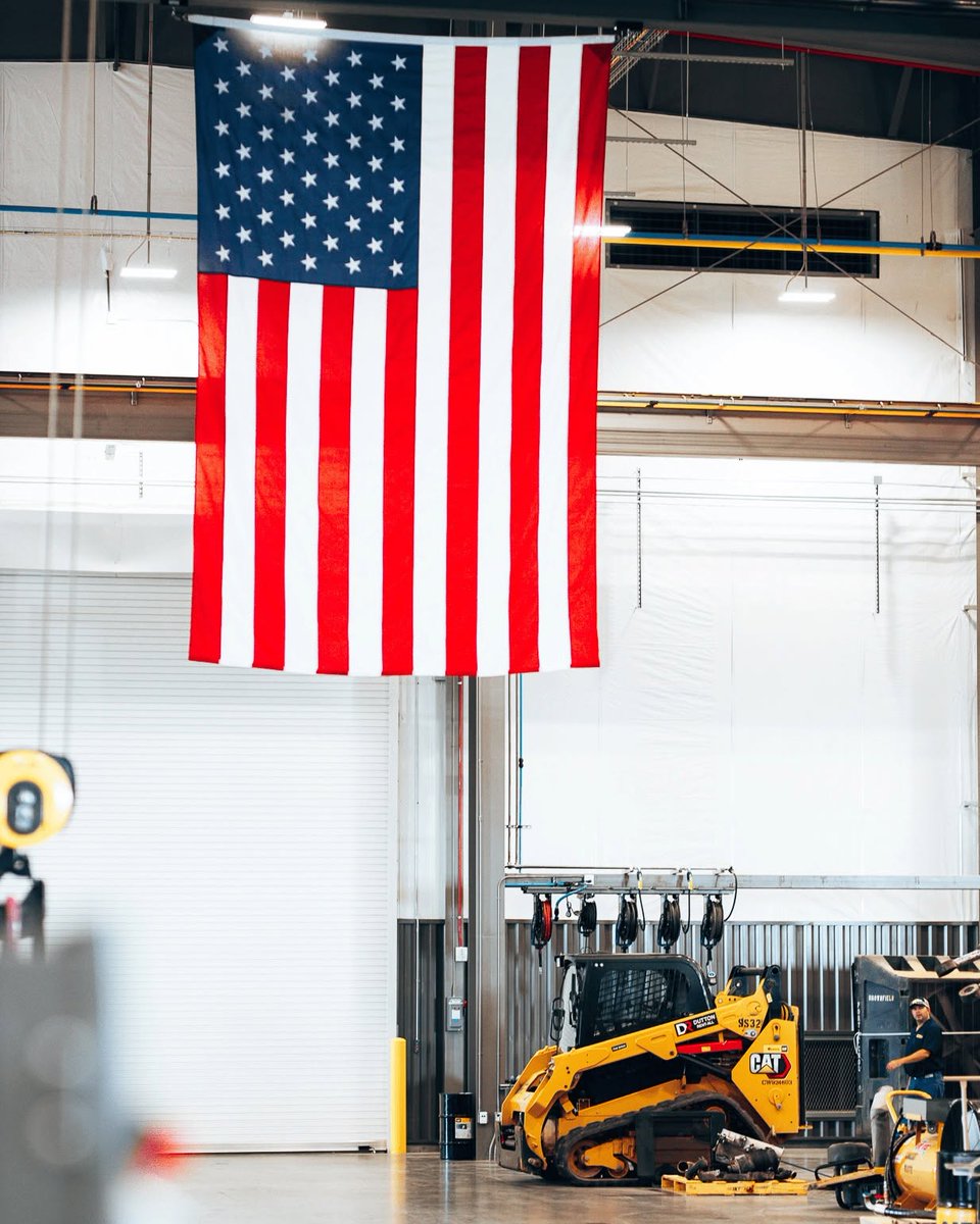 WarrenCAT's tweet photo. Today, we remember the lives lost on September 11, 2001 and honor the courage of the first responders, service members and everyday Americans who came together in the face of tragedy.
#WarrenCAT #WhateverTheJob #WhateverItTakes https://t.co/8tpxXDumLX