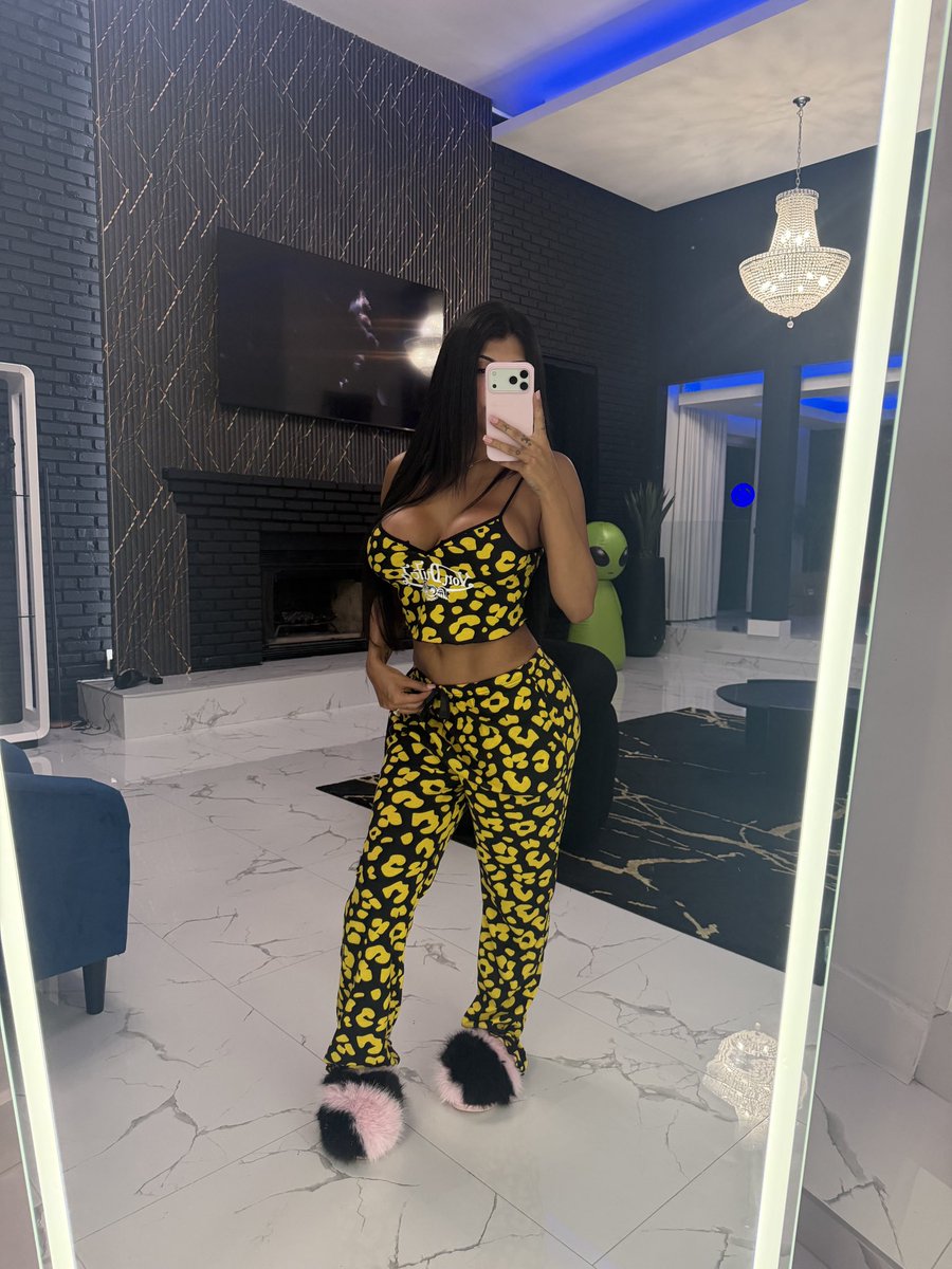 Jazzysavedraa's tweet photo. Do you think you can handle me? https://t.co/unFNnpf5vF