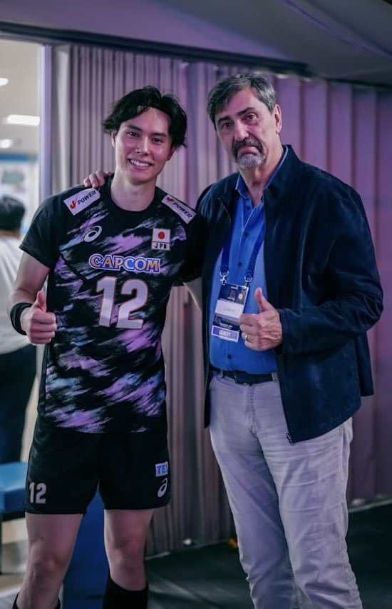 yuranamore's tweet photo. HWAAAAAAAAAAAAA
COACH BLAIN WATCHING RJN TODAY 😭😭😭

HIM WITH YUKI, YUJI AND RAN 🥺😭🥺🙌🏻

I MISS THEMMMMM 😭🫂❤️ https://t.co/foEtOvrzns
