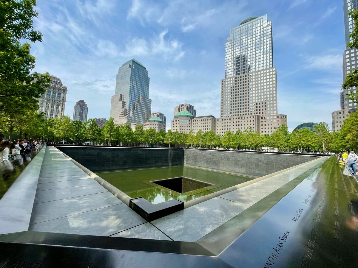 WayneTwpEdFound's tweet photo. We remember and honor the victims of the terrorist attacks that shook our nation 25 years ago today.♥️🤍💙 https://t.co/11QnUlZMkb